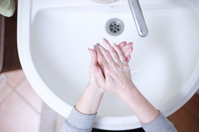 Zo wassen katholieken hun handen  #coronavirus
